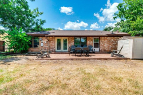 2 Mi to Kyle Field Bryan Home with Fenced Yard